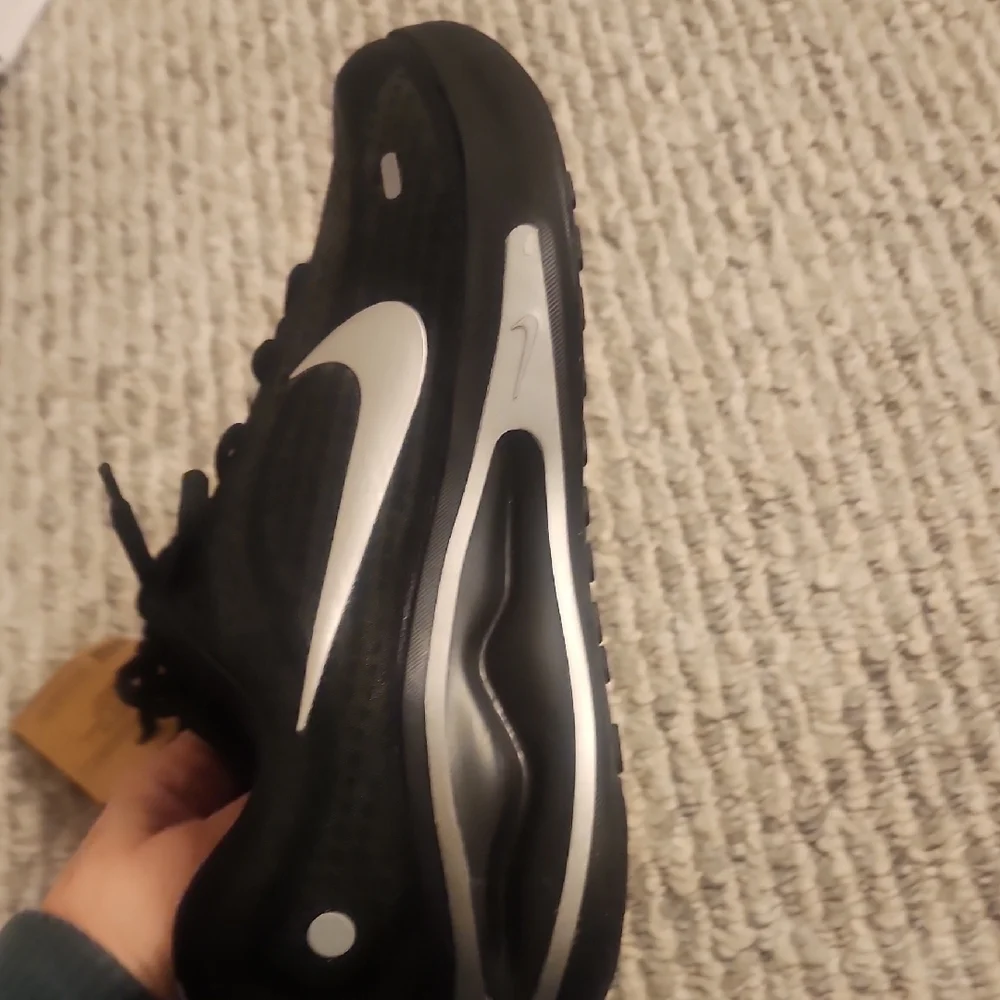Nike Journey Run Black Metallic Silver Size 8